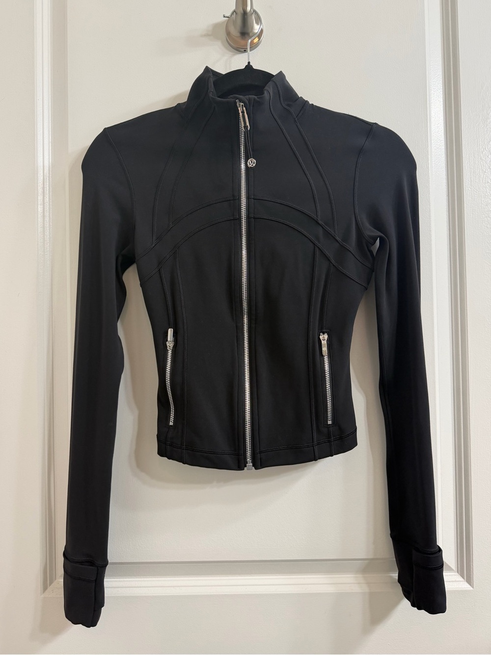 Define Cropped Jacket
Nulu-black and mirror silver Size 2 - Picture 5 of 7
